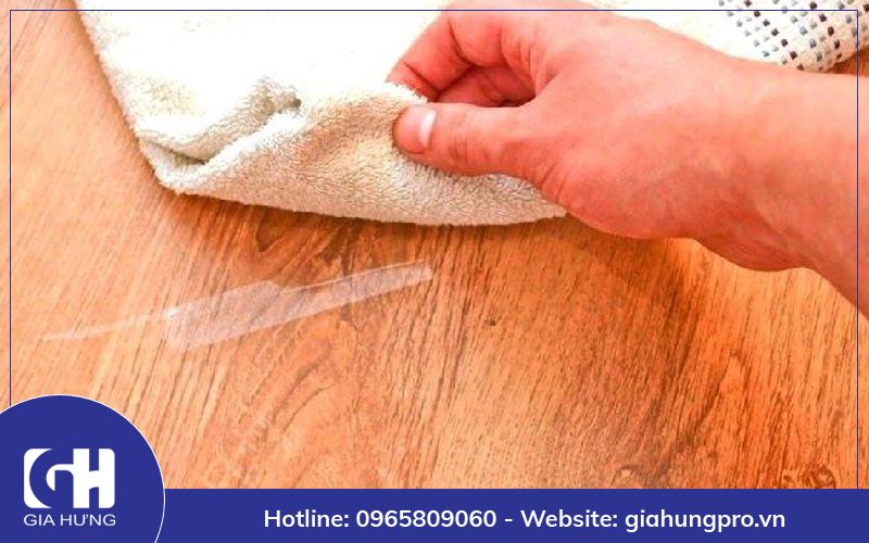 5 mẹo tẩy vết băng dính 2 mặt trên mọi bề mặt 5 mẹo tẩy vết băng dính 2 mặt trên mọi bề mặt