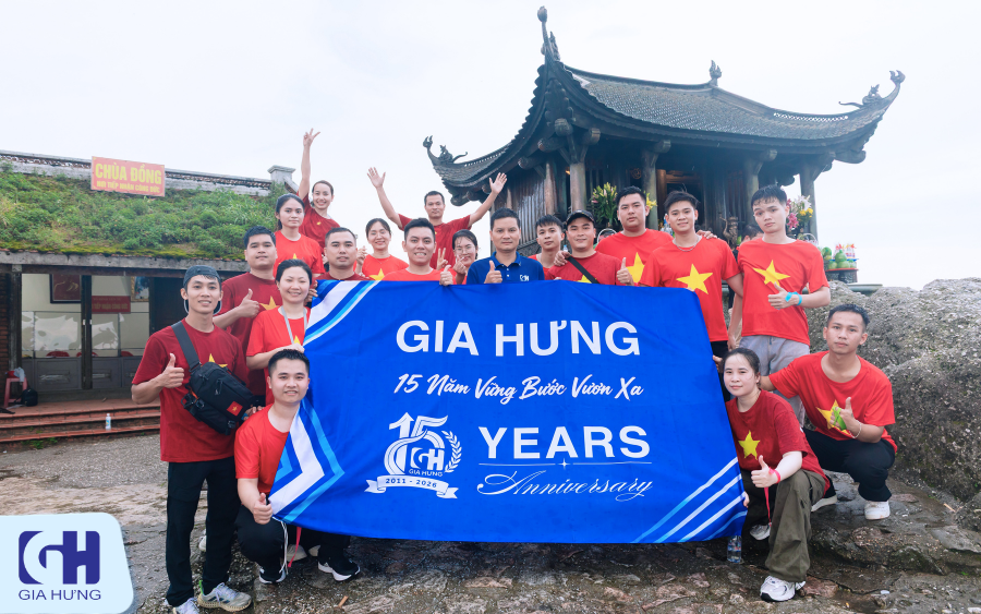Gia Hưng chinh phục đỉnh thiêng Yên Tử 2026